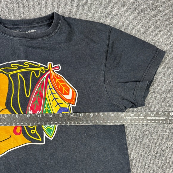Chicago Blackhawks Mitchell Ness Mens M Black Red Vintage Hockey Graphic Tee - Picture 9 of 10